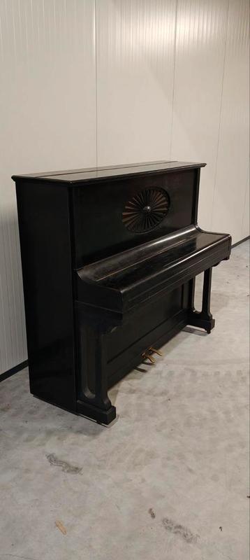 Piano Hallman Berlin beschikbaar voor biedingen