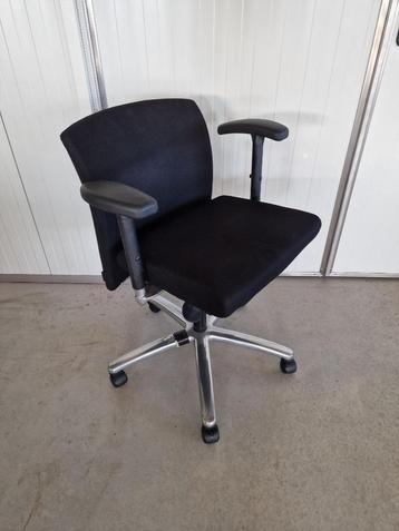 Lensvelt design bureaustoel lage rug zwart chrome beschikbaar voor biedingen