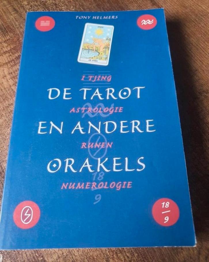 I Tjing, de Tarot, Astrologie en andere Orakels - Tony Helme, Boeken, Esoterie en Spiritualiteit, Zo goed als nieuw, Achtergrond en Informatie