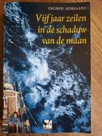 ijf jaar zeilen in de schaduw van de maan - Ingrid Adriaans, Ophalen of Verzenden, Zo goed als nieuw, Europa