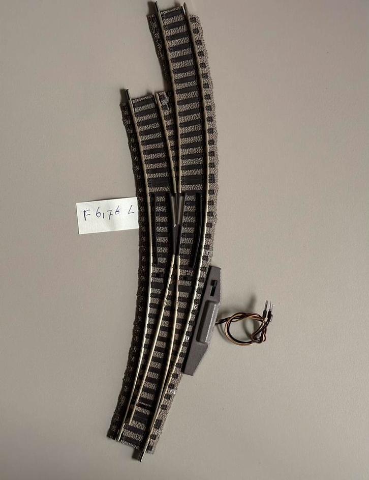 Fleischmann 6176 L Gebogen wissel met wisselmotor, Hobby en Vrije tijd, Modeltreinen | H0, Gebruikt, Rails, Gelijkstroom, Fleischmann