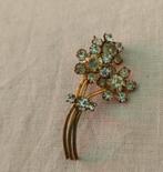 Vintage jaren '50 goudkleurige bloem broche met strass., Overige materialen, 4 tot 7 cm, Gebruikt, Ophalen of Verzenden