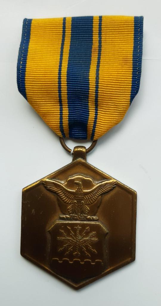Medaille US Air Force Commendation medal for military merit, Verzamelen, Militaria | Algemeen, Luchtmacht, Lintje, Medaille of Wings
