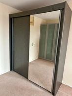 Grijze schuifdeurkast met spiegel, h225xb220xd67 cm, Huis en Inrichting, Kasten | Kledingkasten, Ophalen, Overige materialen, Gebruikt