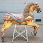 Klassiek antiek kermispaard paard houtsnijwerk op voetstuk, Ophalen