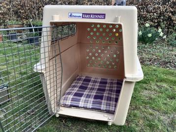 Hondenbench met toebehoren beschikbaar voor biedingen