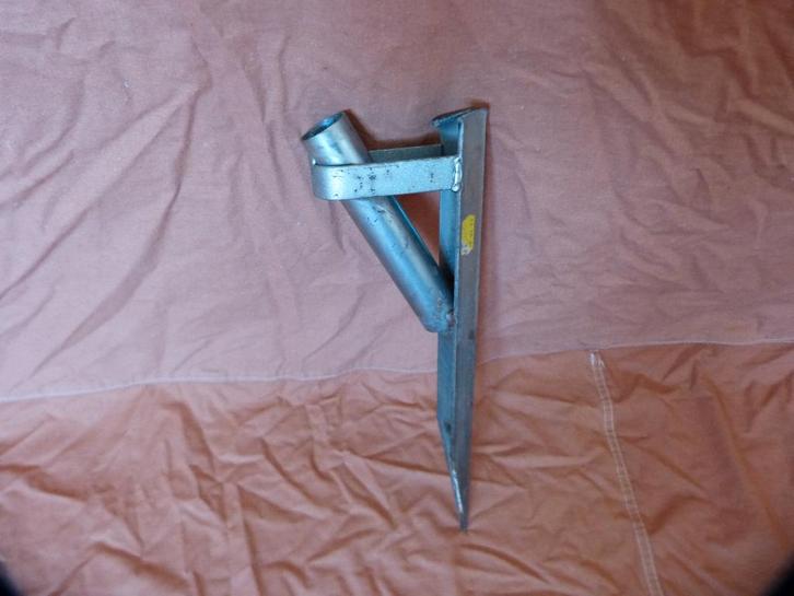 Grondpen vlaggenstok of tentstok verzinkt max. 26mm degelijk, Caravans en Kamperen, Kampeeraccessoires, Gebruikt, Ophalen