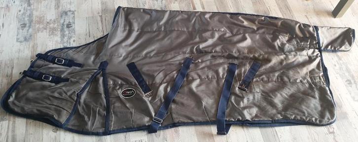 GEBRUIKTE STALDEKEN, MERK NIKA, 100 GRAM, MAAT 195 CM, Dieren en Toebehoren, Paarden en Pony's | Dekens en Dekjes, Gebruikt, Deken