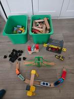 Houten treinbaan + locomotief op baterijen, Ophalen of Verzenden, Zo goed als nieuw