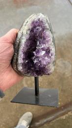 Amethist op stalen voet 19 cm hoog, Ophalen of Verzenden, Mineraal