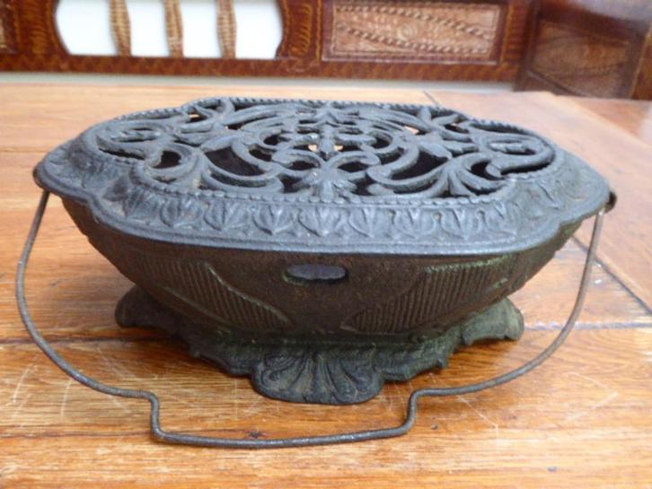 Antiek smeedijzeren stoofje, Frankrijk, Antiek en Kunst, Antiek | Woonaccessoires, Ophalen of Verzenden