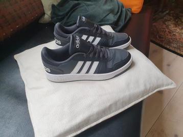 Adidas sneakers sportschoenen.