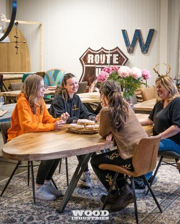 robuuste ovale eettafel stoer oud houten tafel beschikbaar voor biedingen