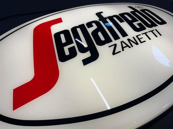 Origineel italiaanse Segafredo lichtreclame / lichtbak, Verzamelen, Merken en Reclamevoorwerpen, Gebruikt, Lichtbak of (neon) lamp