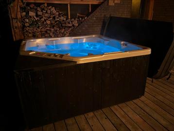 Jacuzzi Sunrise spa 200x200cm beschikbaar voor biedingen