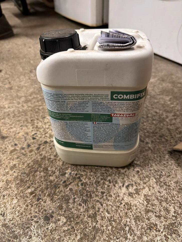 2.5 liter Combifix vijvermiddel tegen schimmel en parasieten, Tuin en Terras, Vijver-toebehoren, Zo goed als nieuw, Overige typen