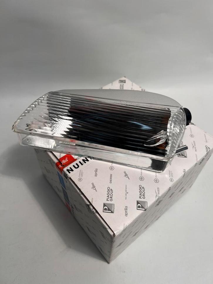 Knipperlicht Links voorzijde Derbi GP1, Fietsen en Brommers, Brommeronderdelen | Scooters, Nieuw, Ophalen of Verzenden