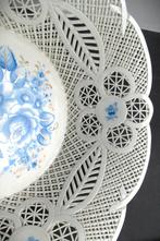 Schaal Moga Porselein~Roemeens opengewerkt schaal, Ophalen of Verzenden