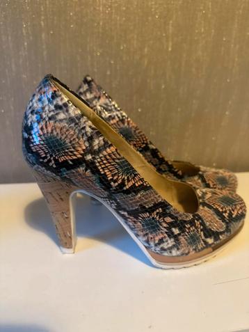 Leuke zomerse pumps met slangenprint Marco Tozzi maat 36 beschikbaar voor biedingen
