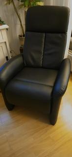 2 mooie zwart (leren) relaxt stoelen / fauteuils, Ophalen, Zo goed als nieuw