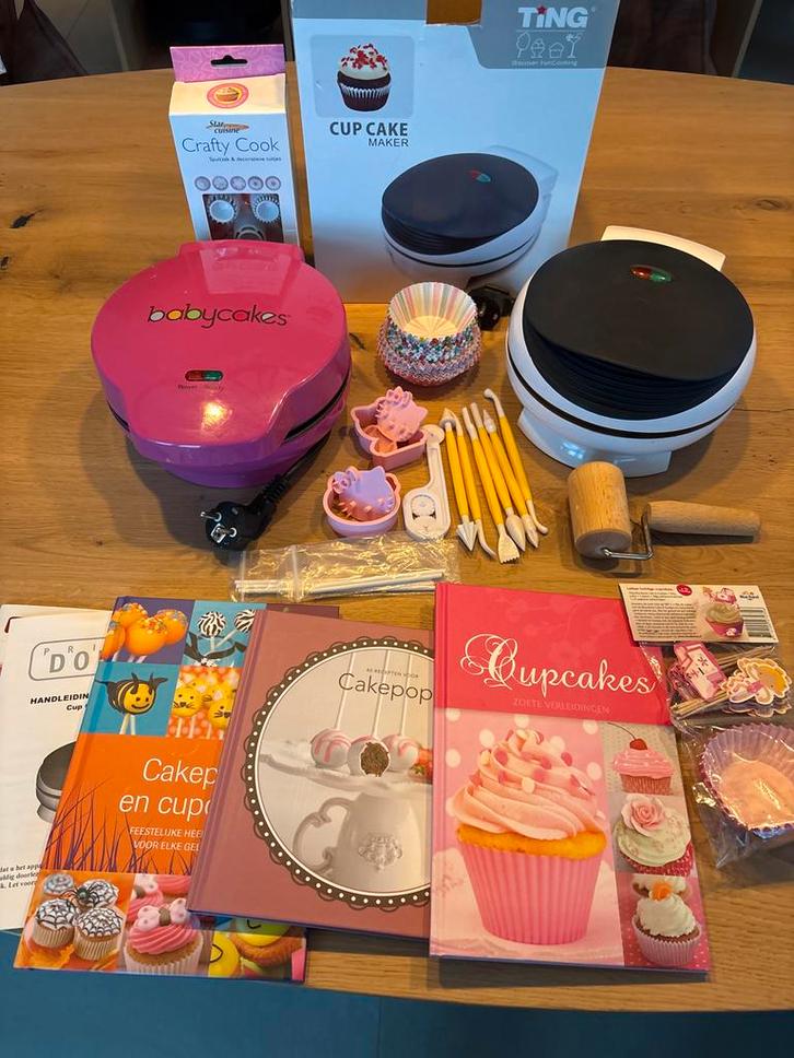 Cupcake & Cakepop Maker Set met div toebehoren !, Hobby en Vrije tijd, Taarten en Cupcakes maken, Zo goed als nieuw, Cupcakes