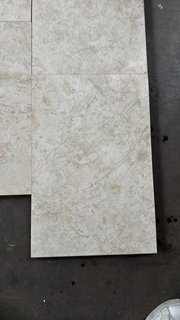 Natuursteen vloertegels licht beige 2 cm, Doe-het-zelf en Verbouw, Tegels, 40 tot 60 cm, Nieuw, Ophalen of Verzenden, 10 m² of meer