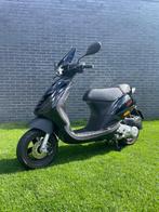 TE Koop piaggio Zip / 50 cc 4takt  ( smoke ) 1.009 km, Ophalen, Zip, Zo goed als nieuw, Benzine