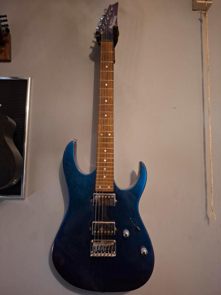 Ibanez Gio - Blauw/paarse Solid Body Gitaar, Muziek en Instrumenten, Snaarinstrumenten | Gitaren | Elektrisch, Gebruikt, Solid body
