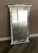 Brocante wit hout spiegel in Shabby chic - vintage look, Huis en Inrichting, Woonaccessoires | Spiegels, Ophalen, Minder dan 50 cm