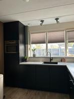 Complete zwarte keuken met betonlook aanrechtblad, Huis en Inrichting, Keuken | Complete keukens, Ophalen, Gebruikt, Zwart, Hoekkeuken