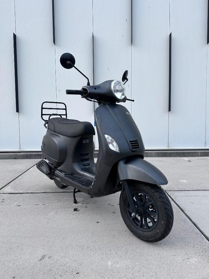 Santini Capri 45km 2022, Fietsen en Brommers, Scooters | Overige merken, Gebruikt, Maximaal 45 km/u, Benzine, Ophalen