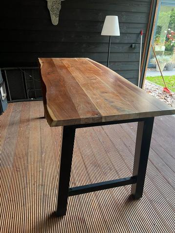 Prachtige houten  bartafel industrieel beschikbaar voor biedingen