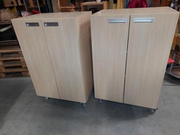 Set van 2 verrijdbare De Tol kasten / schappenkasten deuren beschikbaar voor biedingen