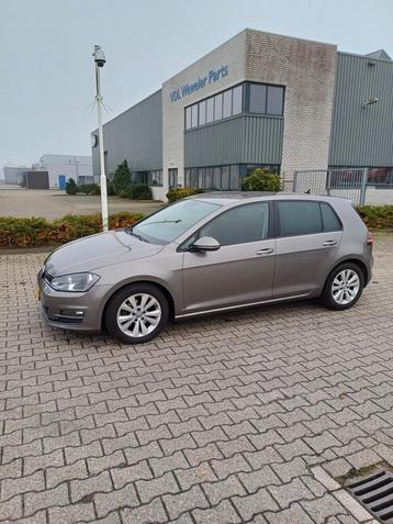 Volkswagen Golf 1.0 TSI 110pk 5D 2017 Grijs beschikbaar voor biedingen