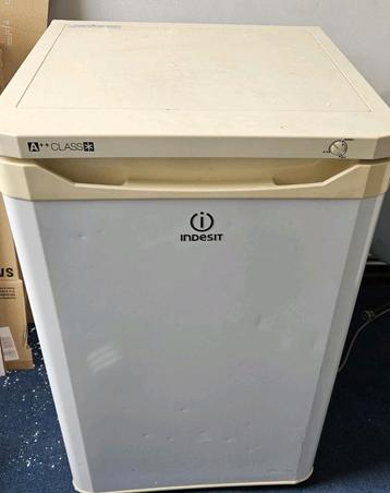 Indesit 4 vakken vriezer  beschikbaar voor biedingen