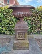 Bloempot zwarte  met sokkel, totale 95 en doorsnede is 60cm., Tuin en Terras, Bloembakken en Plantenbakken, Ophalen of Verzenden