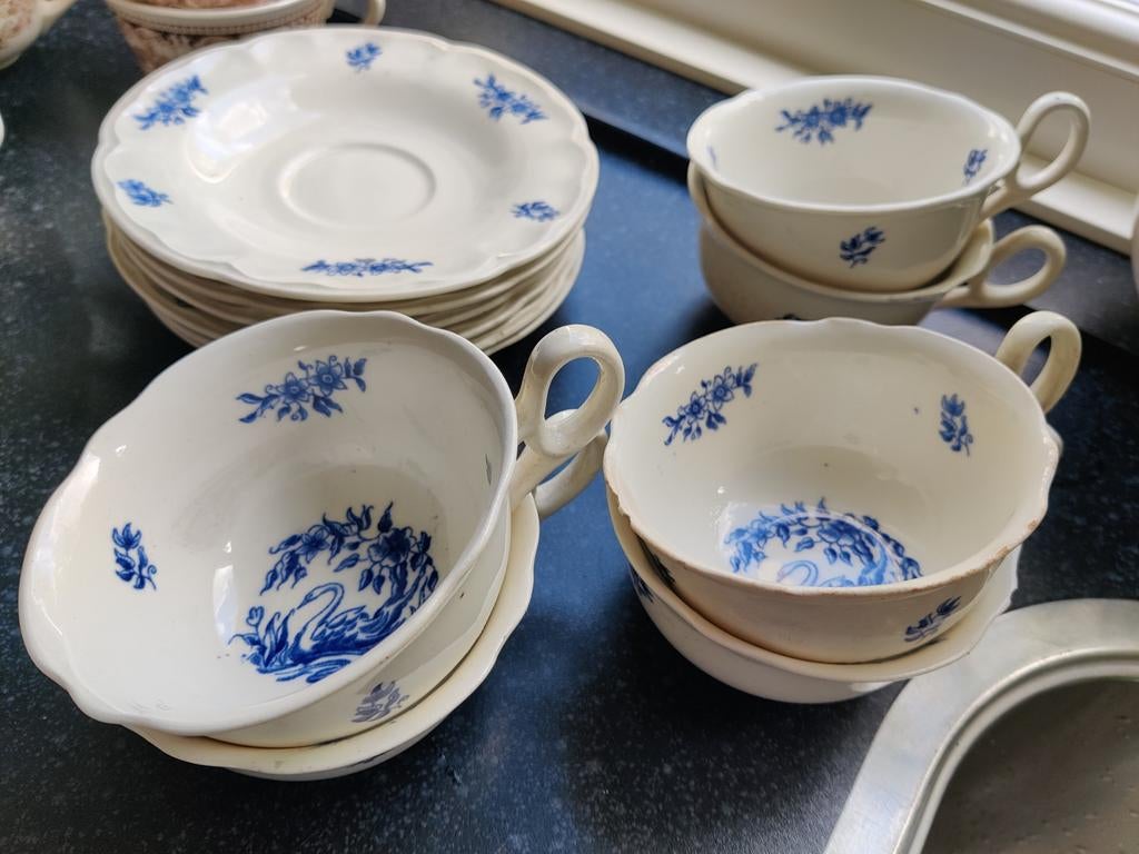 Mooi vintage servies van Petrus Regout Maastricht, Zwaantje, Antiek en Kunst, Antiek | Servies compleet, Ophalen of Verzenden