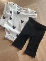 Schattig setje maat 56 met hartjes romper en glitter broekje, Kinderen en Baby's, Babykleding | Maat 56, Ophalen of Verzenden