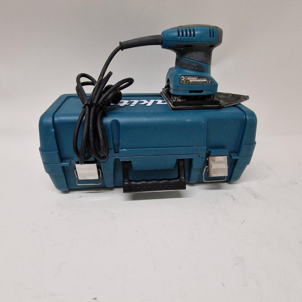 Makita 230 V Vlakschuurmachine BO4565K | Nette staat, Doe-het-zelf en Verbouw, Gereedschap | Handgereedschap, Makita, Zo goed als nieuw
