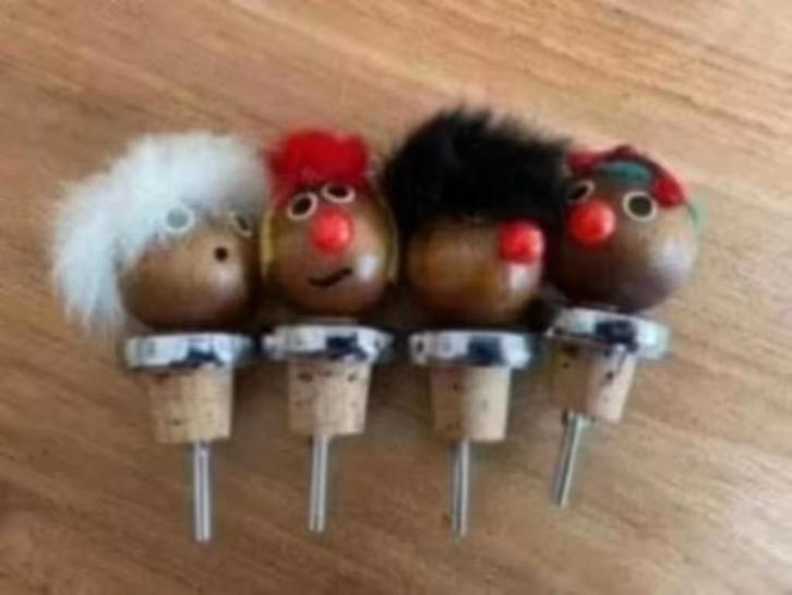 Retro 4 wijn/ flessenstoppers ( gezichtjes), Verzamelen, Retro, Huis en Inrichting, Ophalen of Verzenden