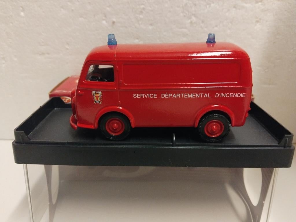 Solido 1:43 Peugeot D4A Pompiers Brandweer boxed, Hobby en Vrije tijd, Modelauto's | 1:43, Ophalen of Verzenden, Zo goed als nieuw