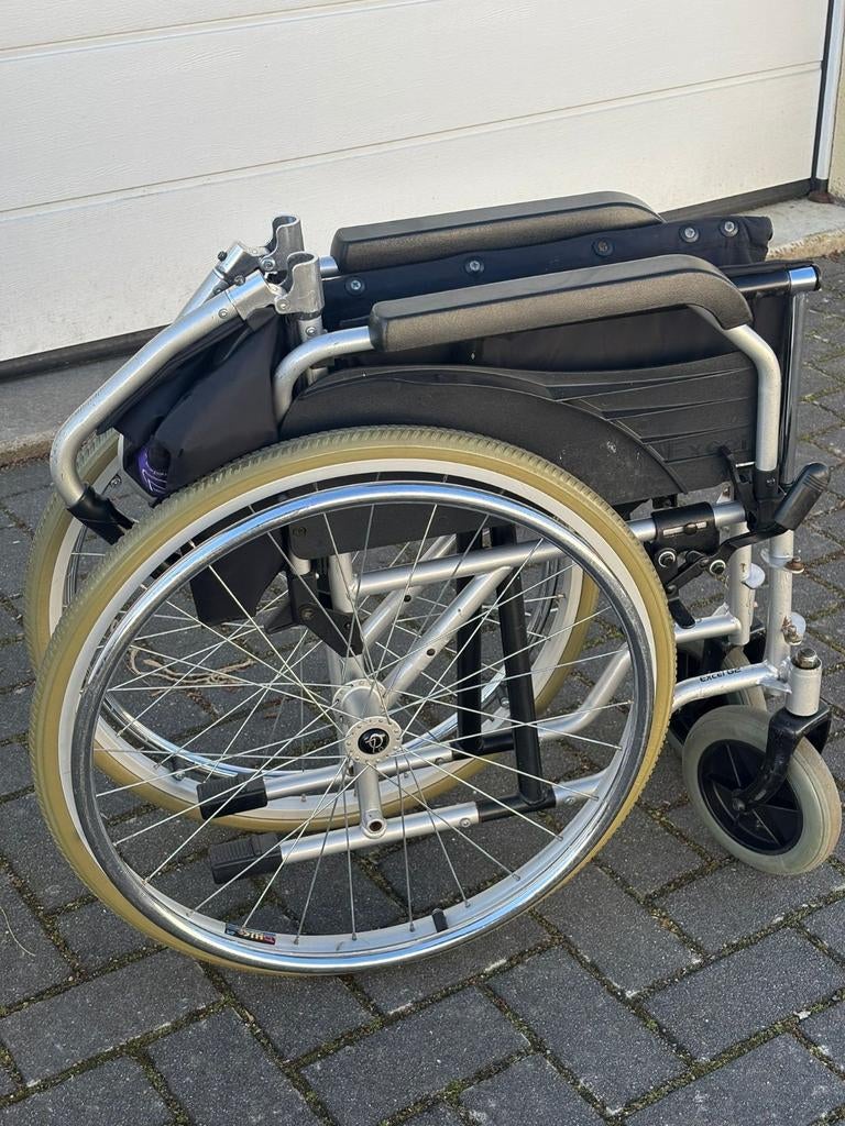 ROLSTOEL VRIENDELIJK  vakantie huisje GELIJKVLOERS  met 2 sl