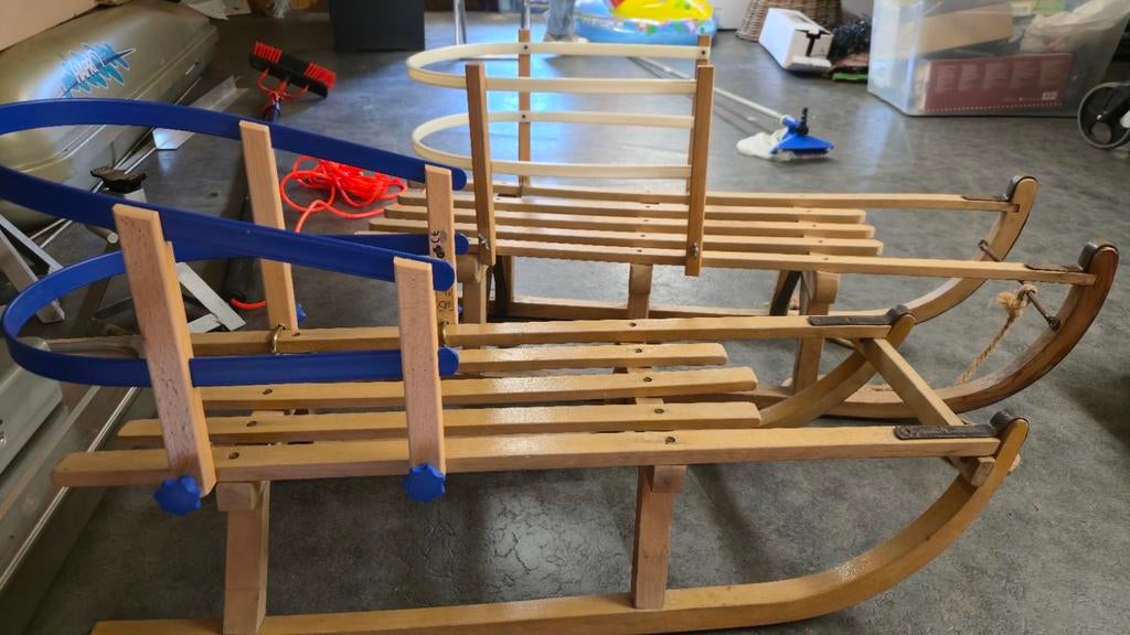 Houten slee met rugleuning, Kinderen en Baby's, Speelgoed | Buiten | Sleeën, Ophalen of Verzenden, Rugleuning, Gebruikt, Hout