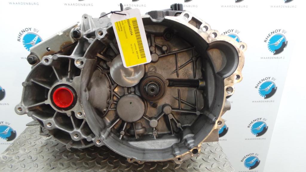 VOLVO V70 SE LUX D5 TRANSMISSIE / VERSNELLINGSBAK 2015, Ophalen of Verzenden, Gebruikt, Stiba lid