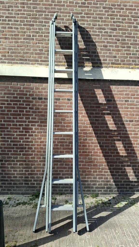 Ladder 3x9 met afhouder en dakklemmen met slot, Doe-het-zelf en Verbouw, Ophalen of Verzenden, Zo goed als nieuw, Ladder, Opvouwbaar of Inschuifbaar