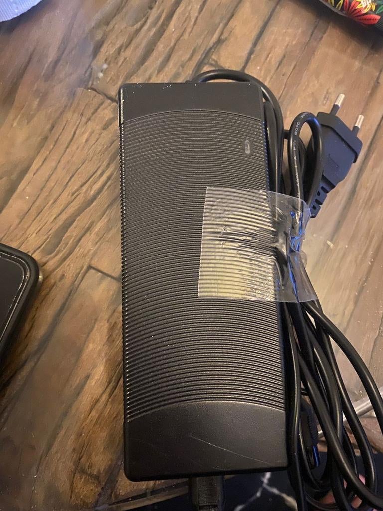 Elektrische fietslader JIYIN JX-54620D, werkend, Fietsen en Brommers, Fietsaccessoires | Fietsaccu's, Ophalen of Verzenden, Gebruikt