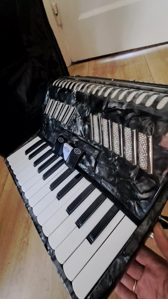 Serenelli Accordeon - Klassiek Zwart Toetsaccordeon, Muziek en Instrumenten, Accordeons, Overige merken, Gebruikt, Overige formaten