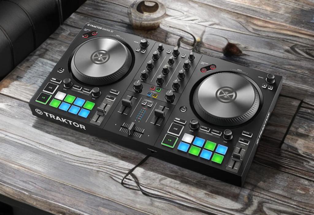 Traktor Kontrol S2 MK2 – DJ controller – werkt goed, Muziek en Instrumenten, Dj-sets en Draaitafels, Ophalen of Verzenden, Zo goed als nieuw