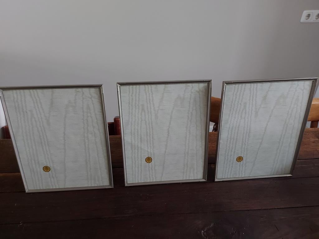 Drie grote fotolijsten verzilverd, Ophalen of Verzenden