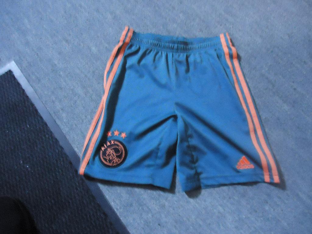 AJAX broekje maat 152, Sport en Fitness, Voetbal, Maat XS of kleiner, Verzenden, Shirt
